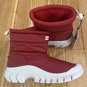 Hunter Intrepid Womens snow or rain boots.High rated,high quality